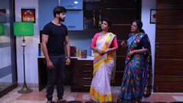 Kaatrukkenna Veli S01 E643 Will Surya Be Influenced?