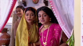 Ramprasad (Star Jalsha) S01 E04 Sarbani In Shock