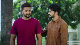 Krishnamma Kalipindhi Iddarini S01 E17 Eeswar in Love With Gowri?