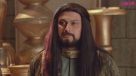 The Adventures of Hatim S02 E08 Rakhbir gifts Hatim  a book