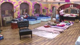 Bigg Boss (Colors tv) S07 E44 The singing a song competition