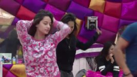 Bigg Boss (Colors tv) S09 E57 Who will win - Thieves or cops?
