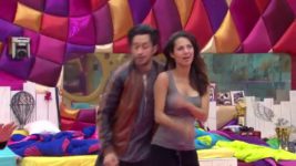 Bigg Boss (Colors tv) S09 E73 Rishabh and Rochelle get to meet public for vote appeal.