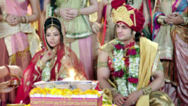 Chandira Nandhini S03 E39 Chandhira Remarries Nandhini