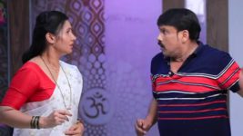 Geetha S01 E974 Geeta is happy to see her father