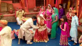 Diya Aur Baati Hum S07E35 Emily gets her cross back Full Episode
