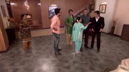 Yeh Hai Mohabbatein S15E11 Aditya presents a gift to Ishita Full Episode