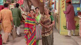 Diya Aur Baati Hum S06E52 Meenakshi sees Vedhrani's assistant Full Episode