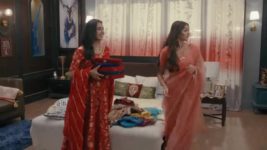 Mehndi Hai Rachne Waali (star plus) S01E210 Esha's Request to Raghav Full Episode