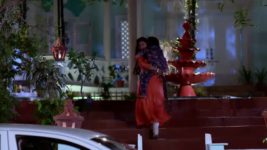 Suhani Si Ek Ladki S25E29 Suhani Tries to Escape with Yuvan Full Episode