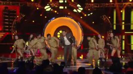 Bigg Boss (Colors tv) S06 E75 Salman's dance performance