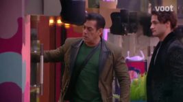 Bigg Boss (Colors tv) S13 E106 Hina comes with a special surprise!