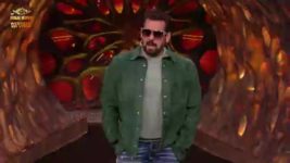 Bigg Boss (Colors tv) S17 E98 Shahid And Kriti In The House