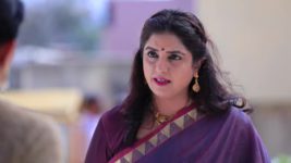 Lakshmi Baramma S02 E305 Vaishnav confronts Kaveri infront of Keerthi