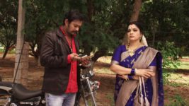 Kumkuma Puvvu (Maa Tv) S03 E30 Rudra Mistakes Siri For Amrutha