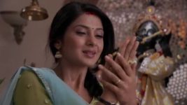 Saraswatichandra S02E30 Saras puts turmeric on Kumud’s hands Full Episode