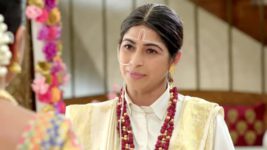 Ek Aastha Aisi Bhi S01E38 Radhika Challenges Lakshmi Full Episode