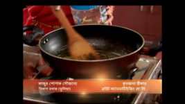 Jolnupur S14 E25 Kaju helps Bhumi cook