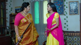 Kumkuma Puvvu (Maa Tv) S08 E2163 Will Anjali Protect Her Family?